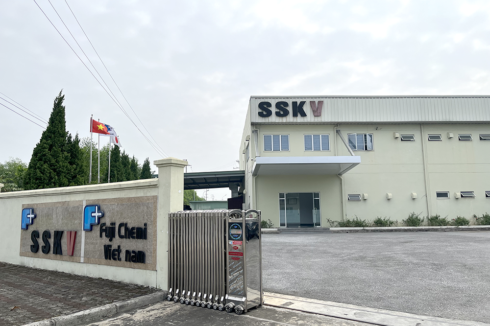通信機器部品の液槽洗浄で異物除去率向上|高機能フィルターとベトナム現地評価のセット提案